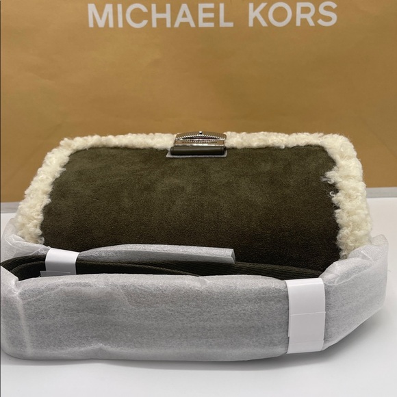 MICHAEL KORS Bradshaw Medium Suede and Faux Shearling Messenger Bag
Olive 
NWT - Picture 10 of 16